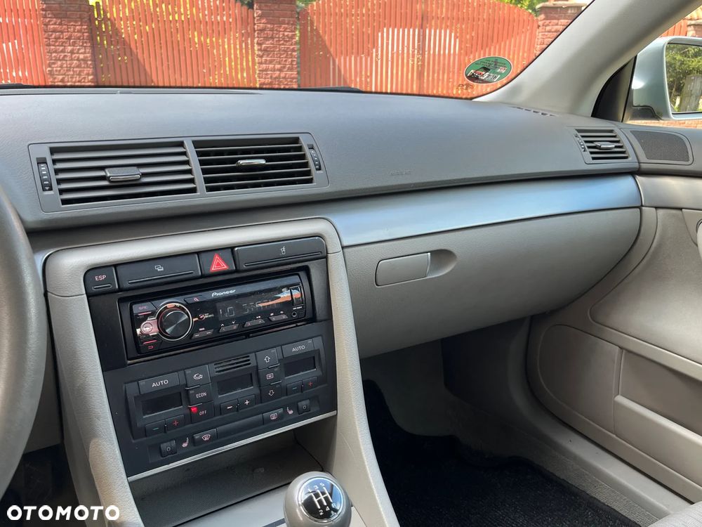 Audi A4 Limousine - 16