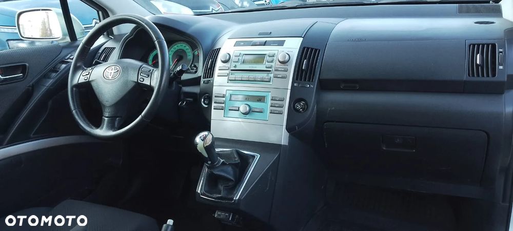 Toyota Corolla Verso 2.2 D-4D Gold + 7os - 8