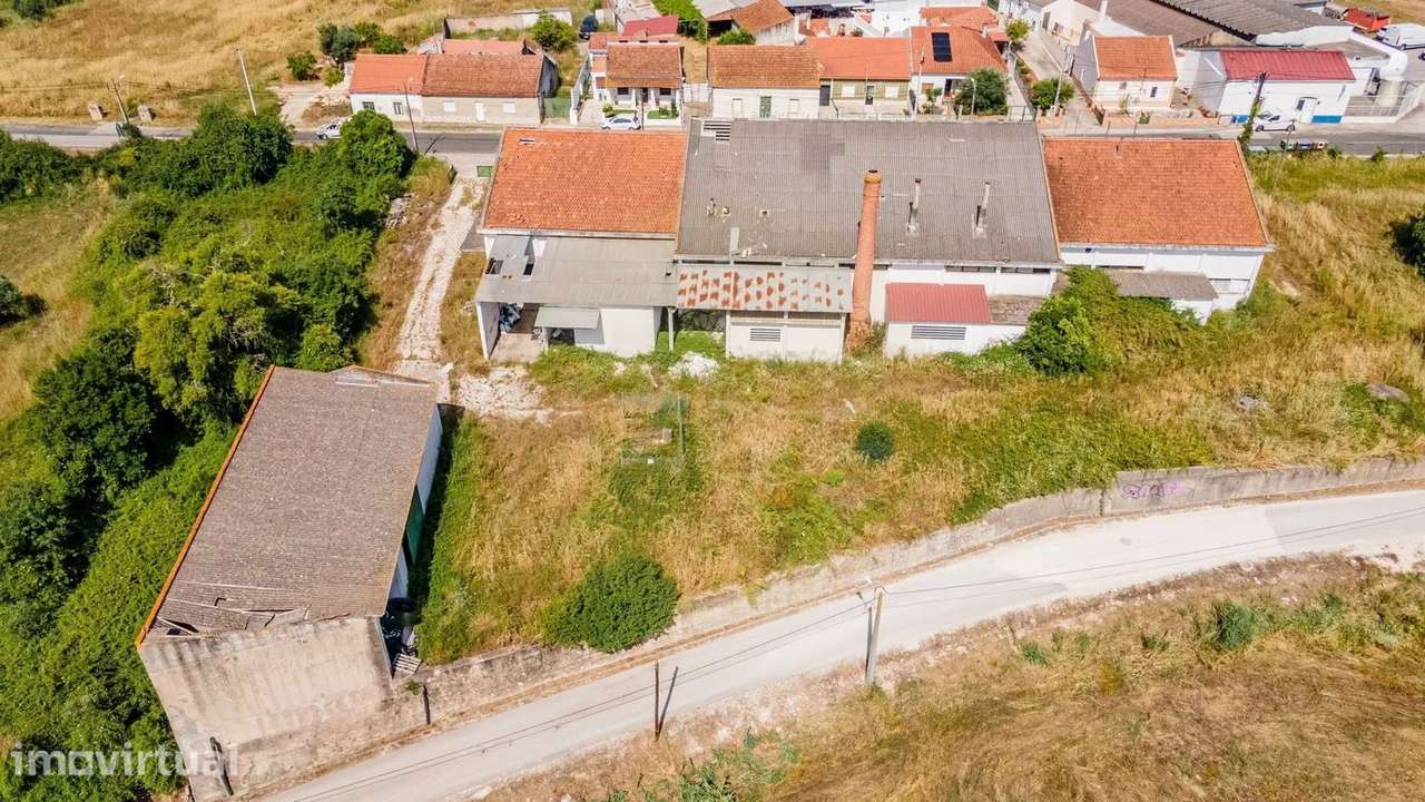 Armazém com terreno de mais de 7.000 m² em Alcanhões, Santarém - Grande imagem: 3/35
