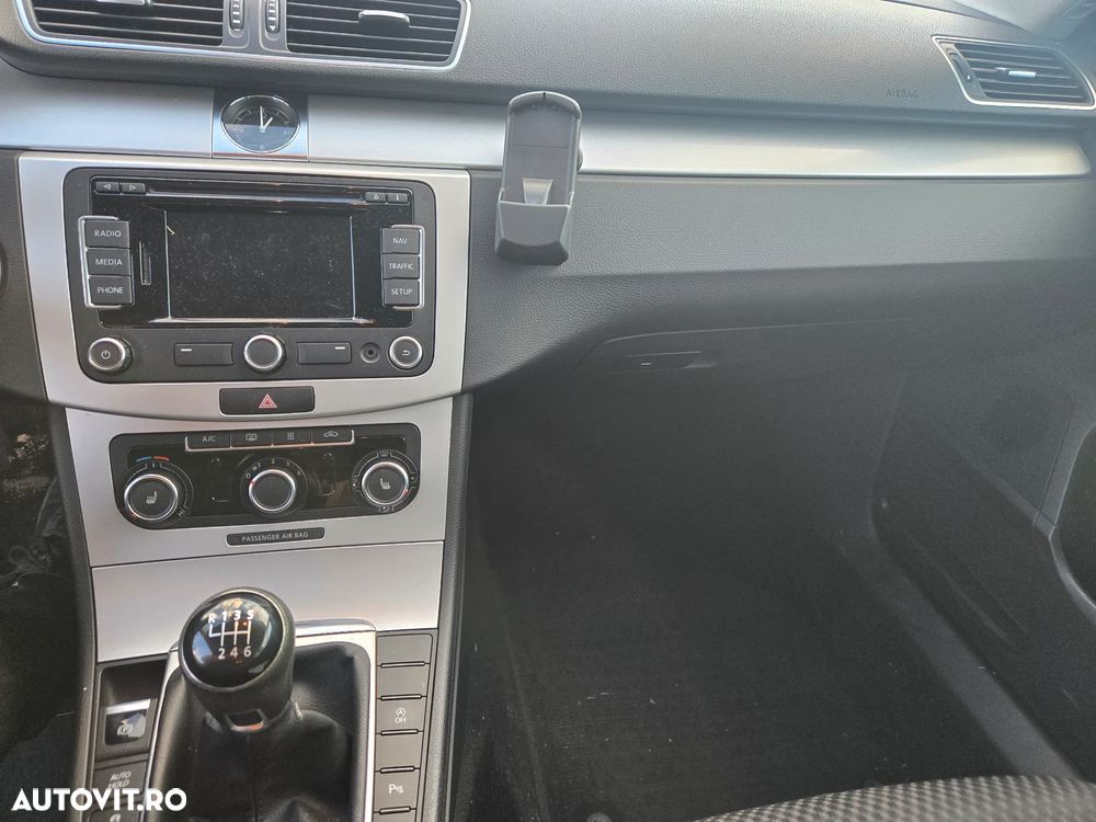 Volkswagen Passat 2.0 TDI Blue TDI Comfortline - 13