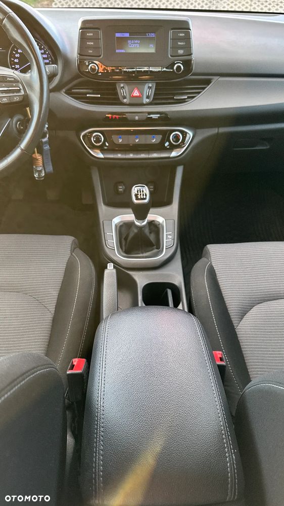 Hyundai i30 1.5 DPI Classic + - 8