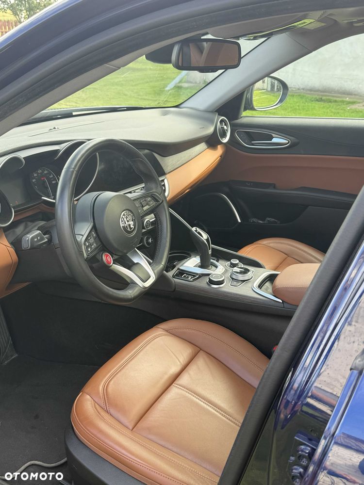 Alfa Romeo Giulia - 5