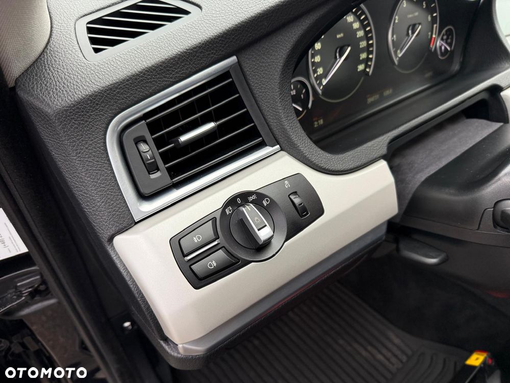 BMW Seria 5 535i xDrive - 13