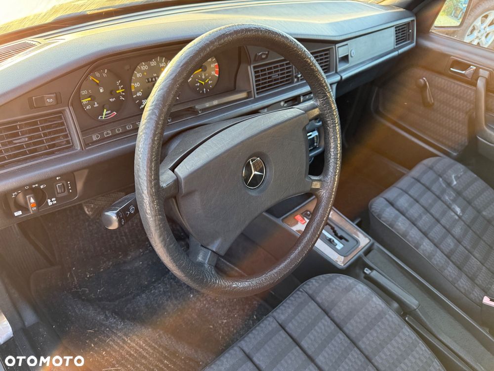 Mercedes-Benz W201 (190) - 15