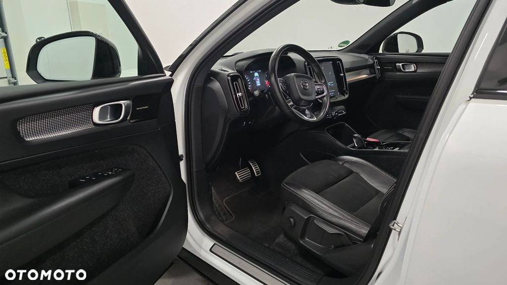 Volvo XC 40 D4 AWD Geartronic R-Design - 9