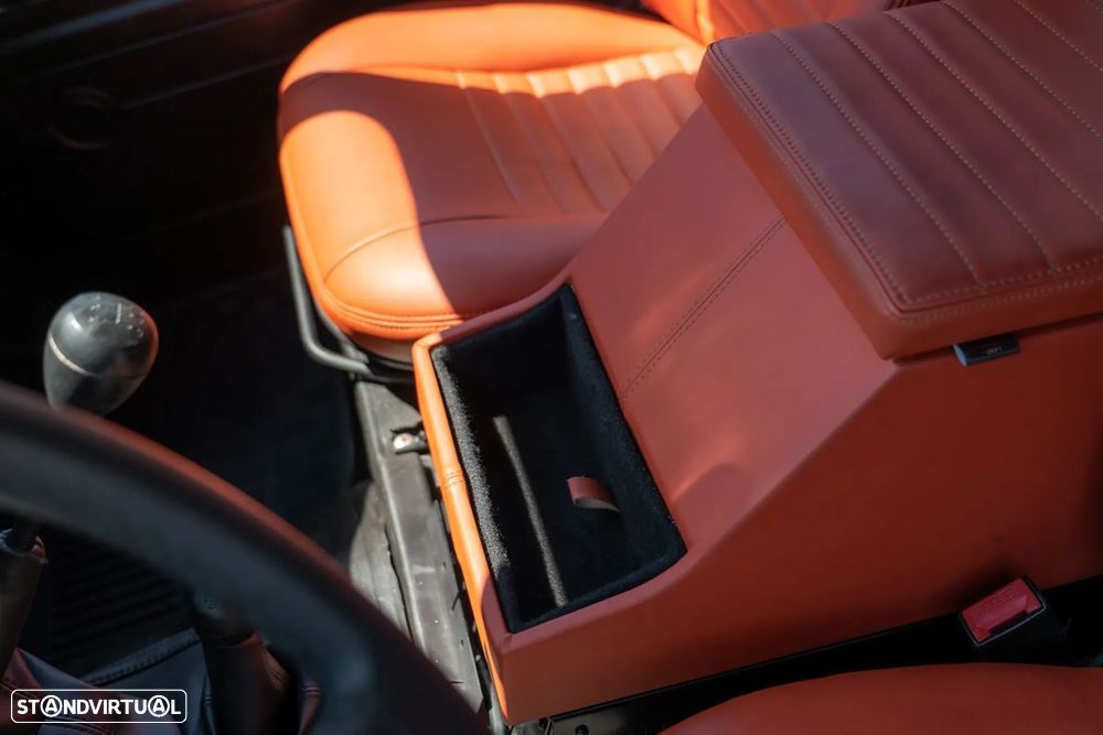 Land Rover Defender - 24