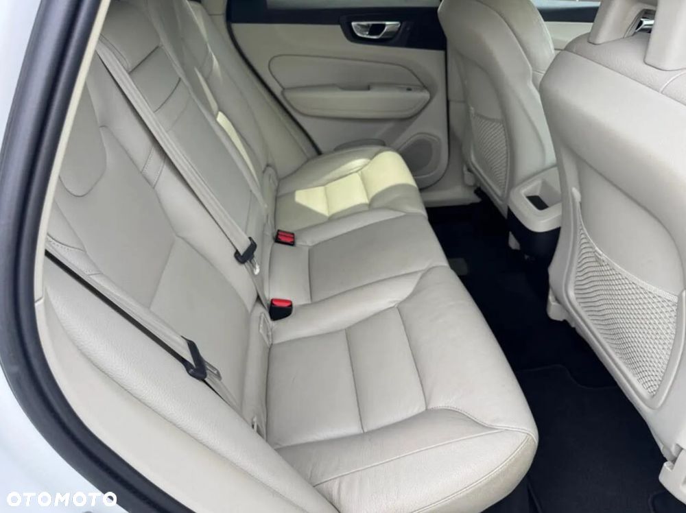 Volvo XC 60 T6 AWD Momentum - 33