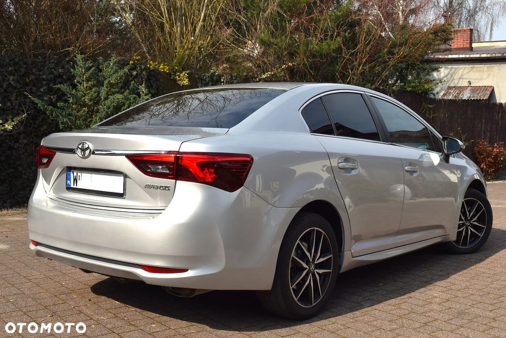 Toyota Avensis 1.8 Premium - 14