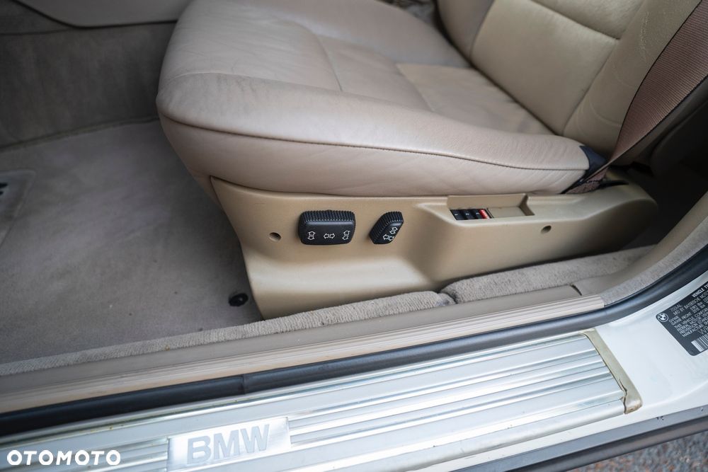 BMW Seria 7 750iL - 31