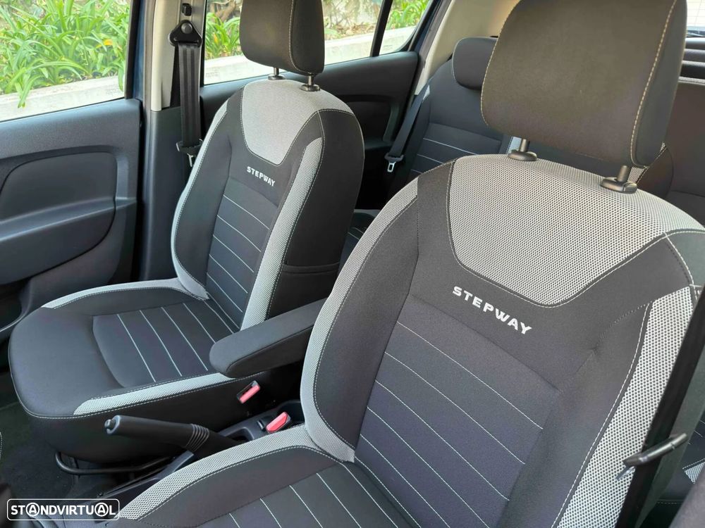 Dacia Sandero 0.9 TCe Stepway - 32