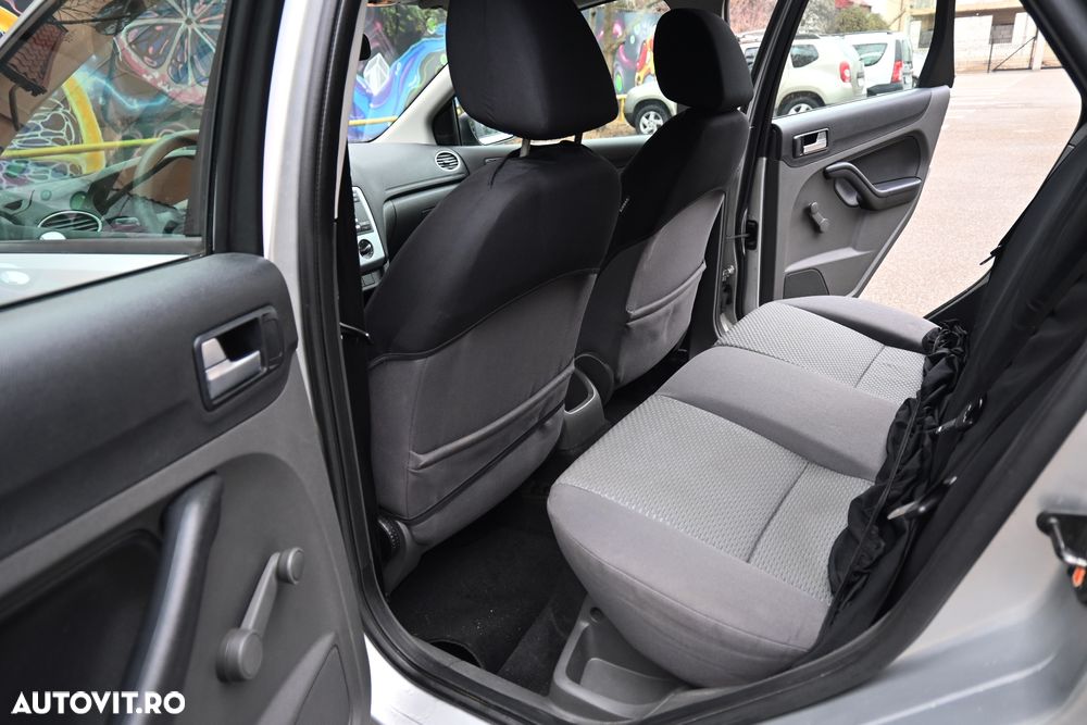 Ford Focus 1.6i 16V Ghia - 8