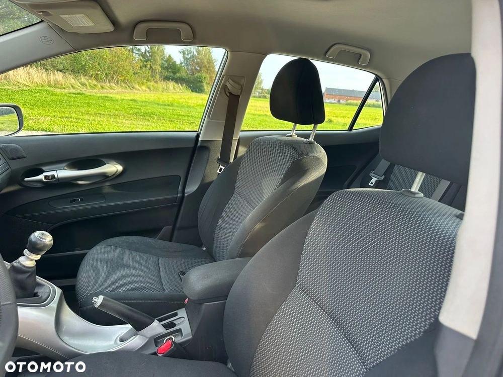 Toyota Auris 1.4 D-4D - 10