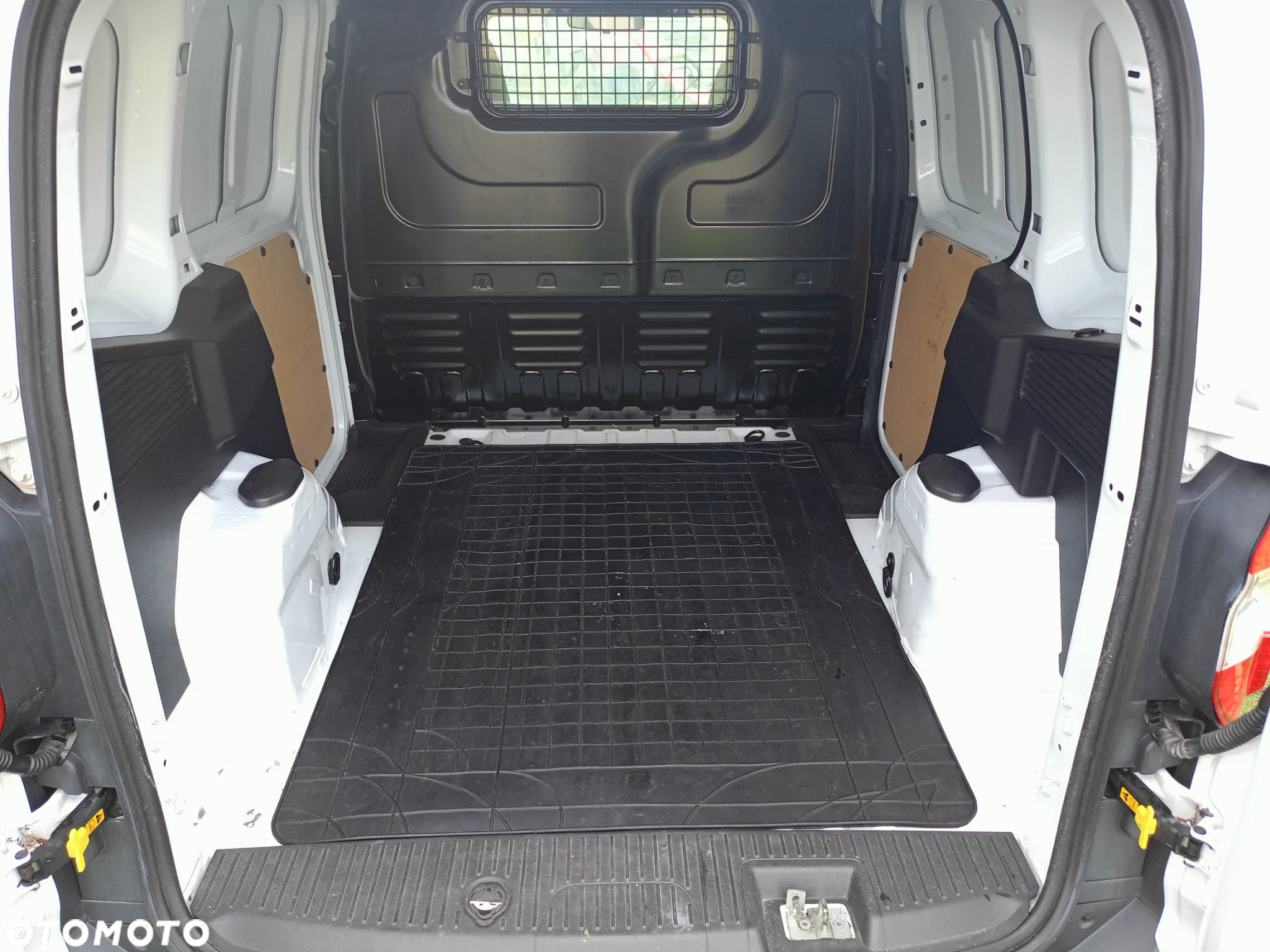 Ford courier - 5