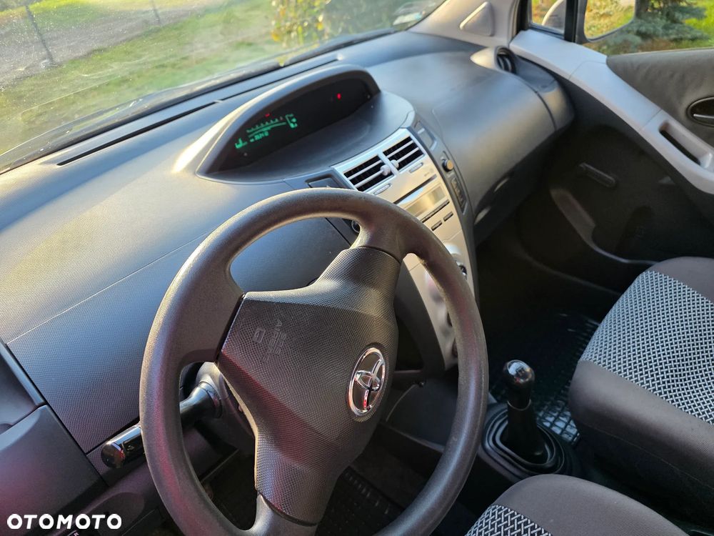 Toyota Yaris 1.0 Luna A/C - 12