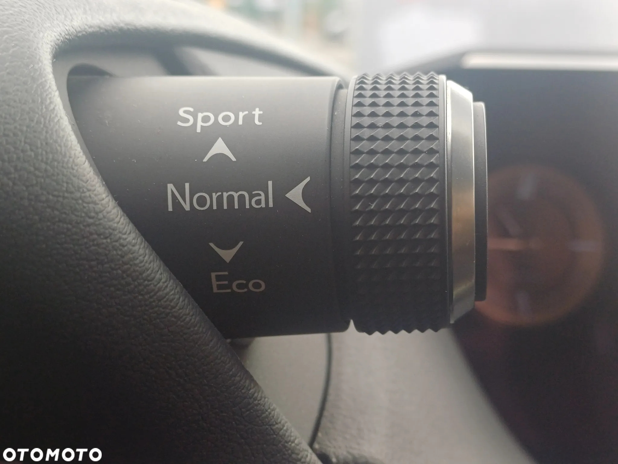 Lexus ES 300h Business Edition + - 27