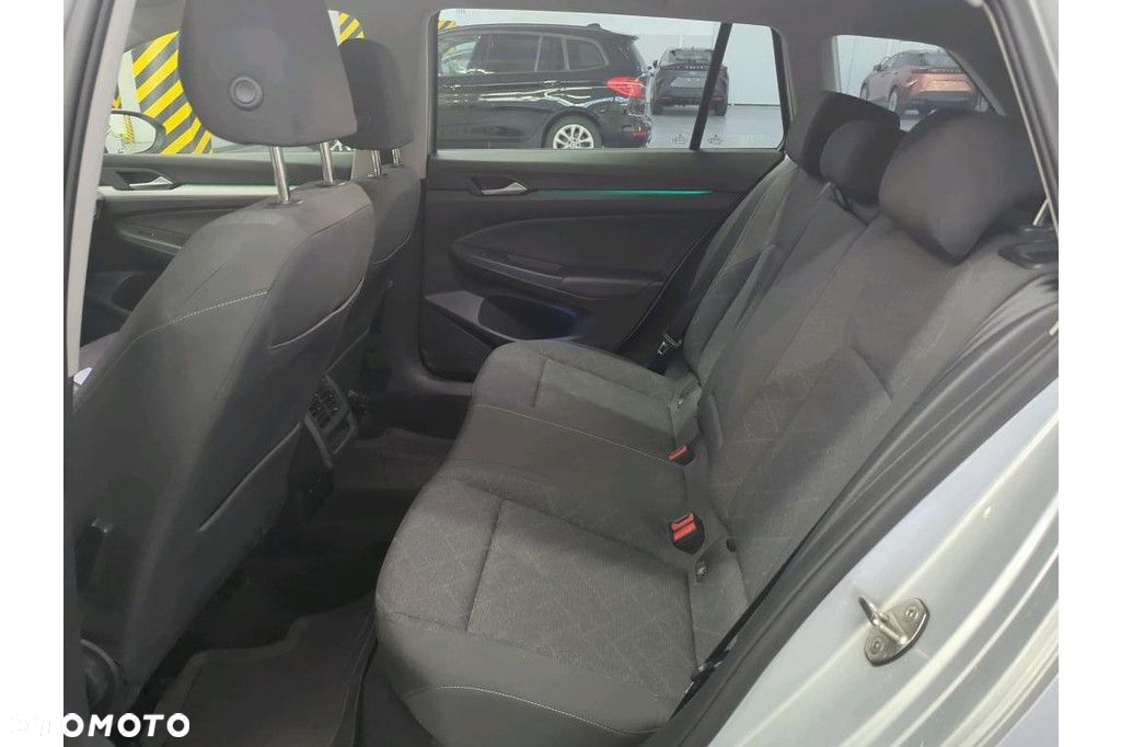 Volkswagen Golf - 8