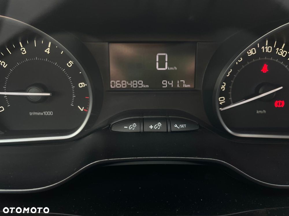 Peugeot 208 82 PureTech Style - 21