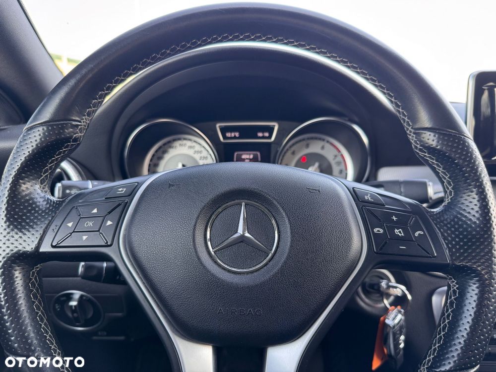 Mercedes-Benz CLA 200 7G-DCT Urban - 37