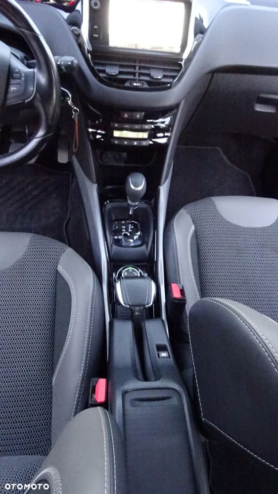 Peugeot 2008 1.2 Pure Tech GPF Allure S&S EAT6 - 15