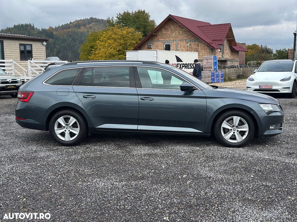 Skoda Superb Combi 1.6 TDI DSG Ambition - 9