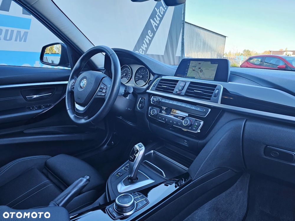 BMW Seria 3 320i xDrive Sport Line - 12