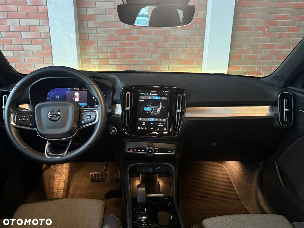 Volvo XC 40 B3 Plus Dark - 16