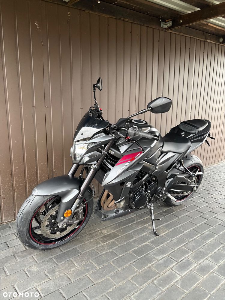 Suzuki GSX - 31