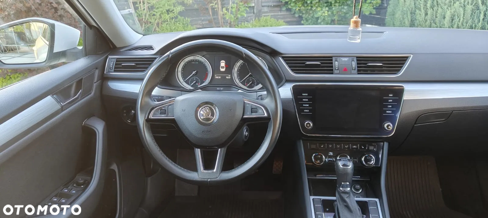 Skoda Superb 2.0 TDI Ambition DSG - 22
