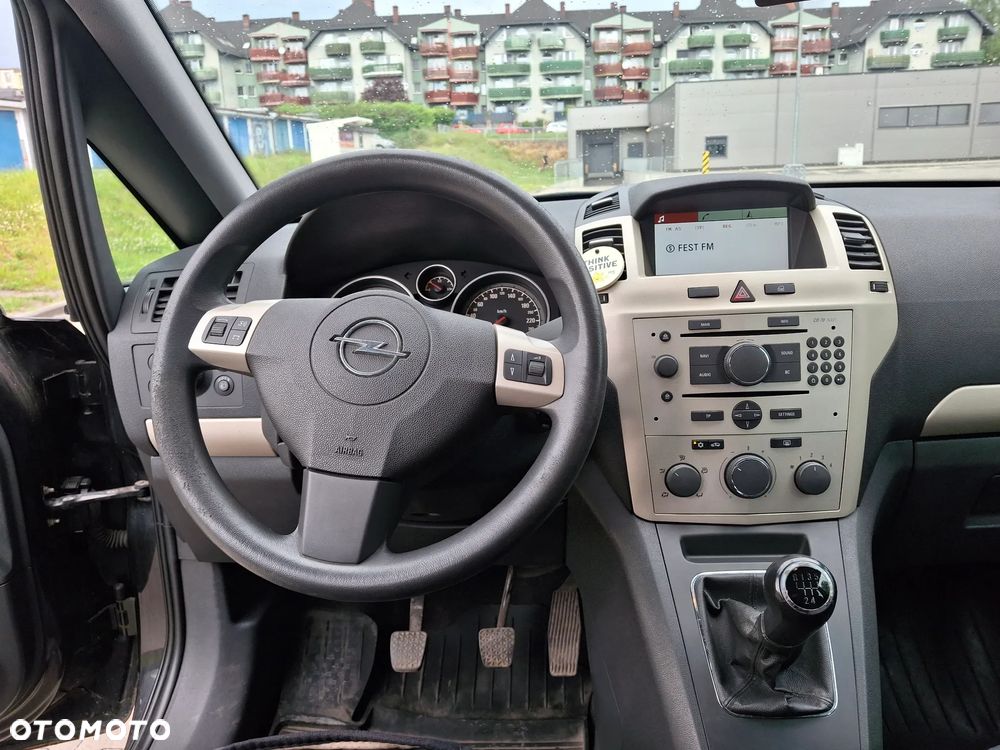 Opel Zafira 1.8 Sport - 11
