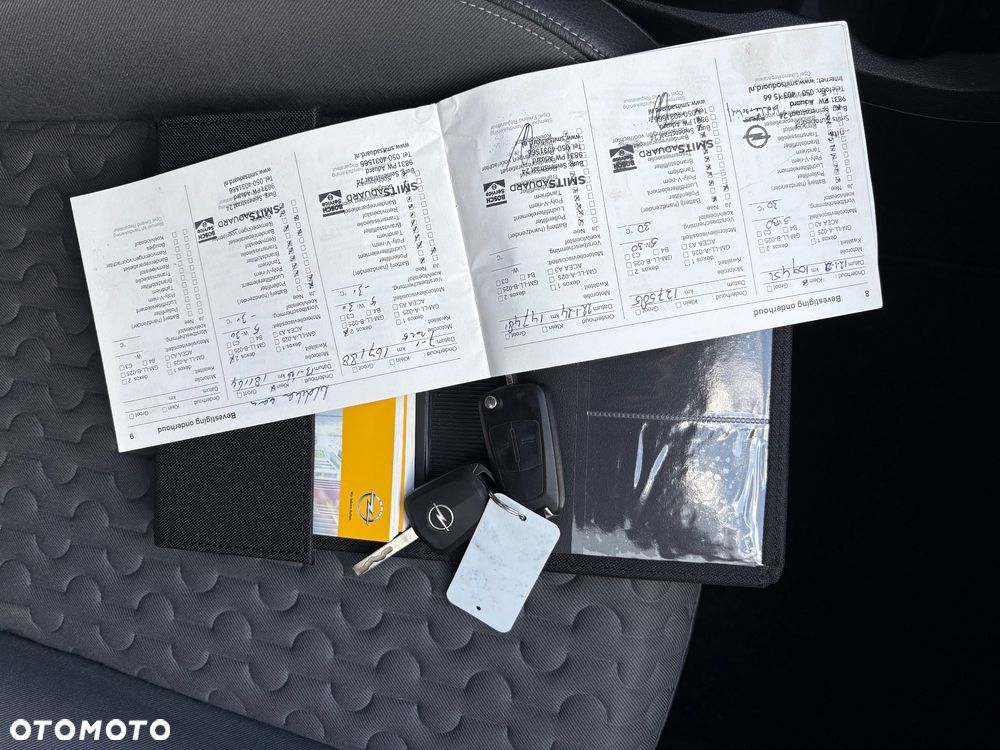 Opel Corsa 1.4 16V Cosmo - 29