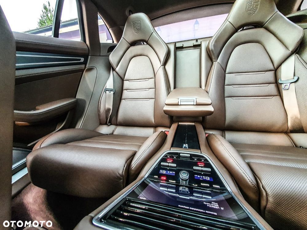 Porsche Panamera - 12