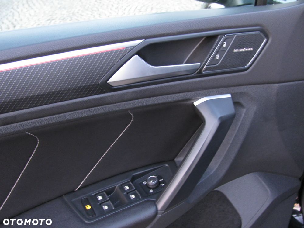 Volkswagen Tiguan 2.0 TDI SCR 4MotION DSG R-Line - 25