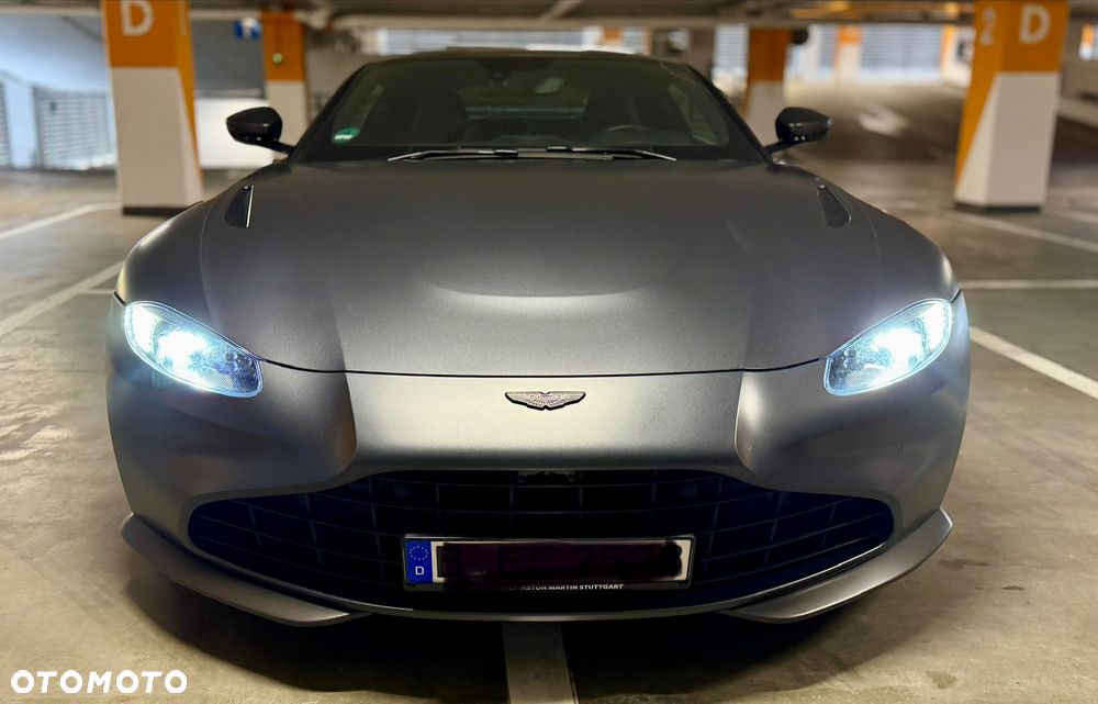 Aston Martin V8 Vantage - 1