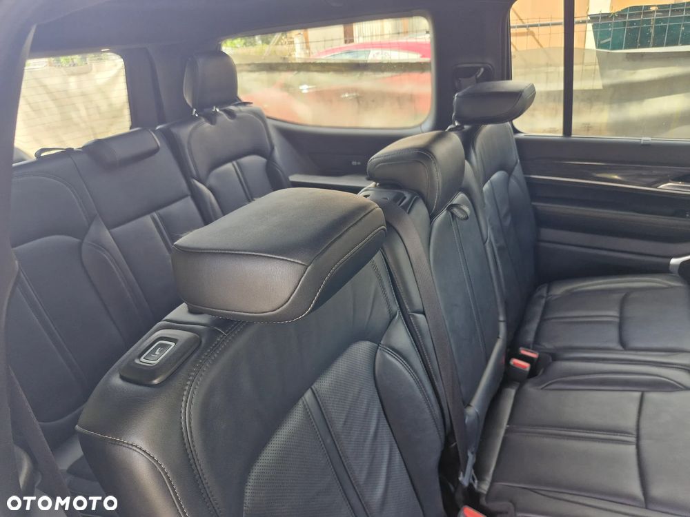 Jeep Wagoneer - 22