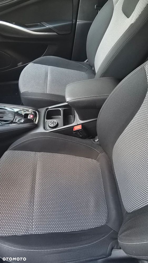 Opel Grandland X 1.2 T GPF Design&Tech S&S - 37