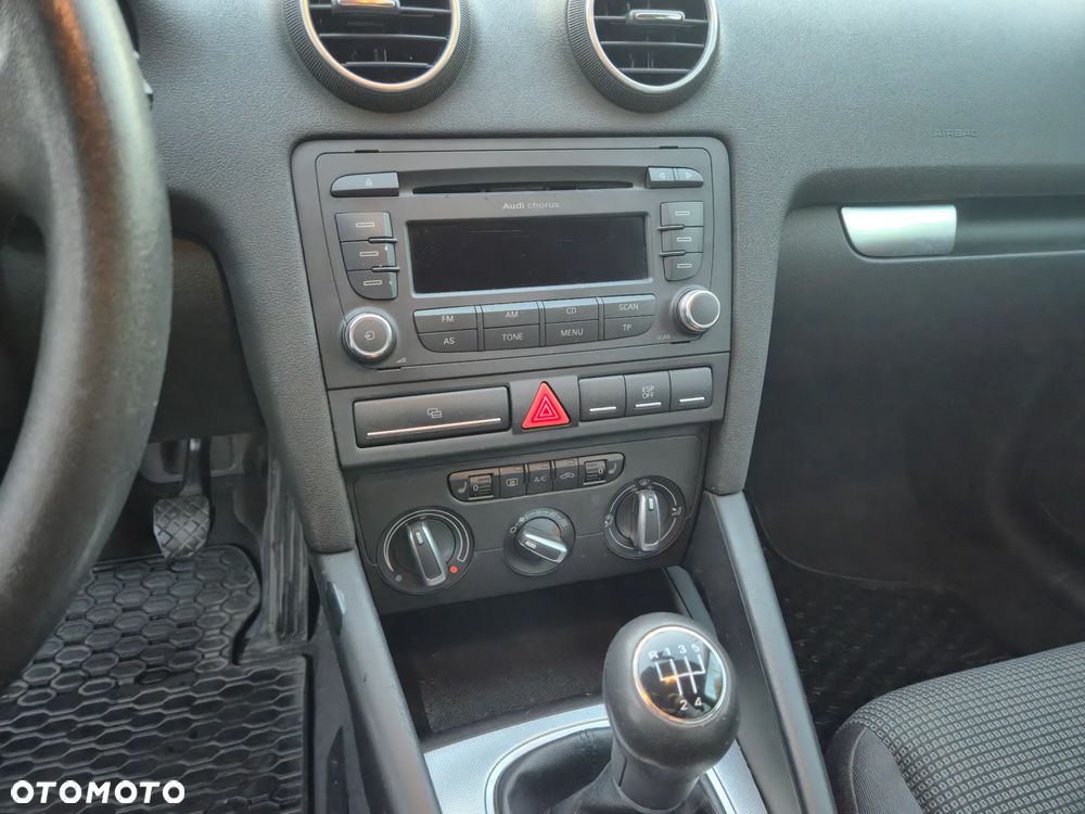 Audi A3 Sportback 1.6 Ambiente - 17