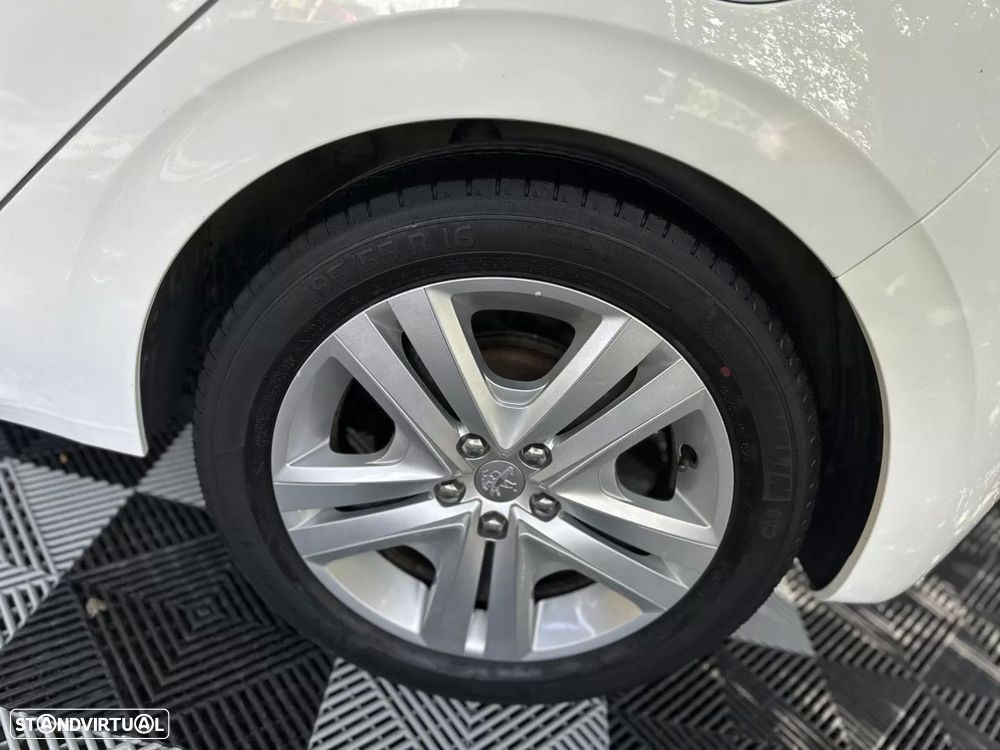 Peugeot 208 1.2 PureTech Style - 4