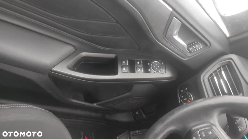 Ford Focus 1.0 EcoBoost mHEV Titanium X - 19