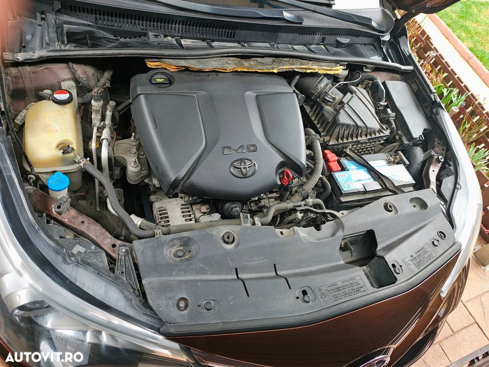 Toyota Avensis 2.0 D-4D Executive Terracotta - 27