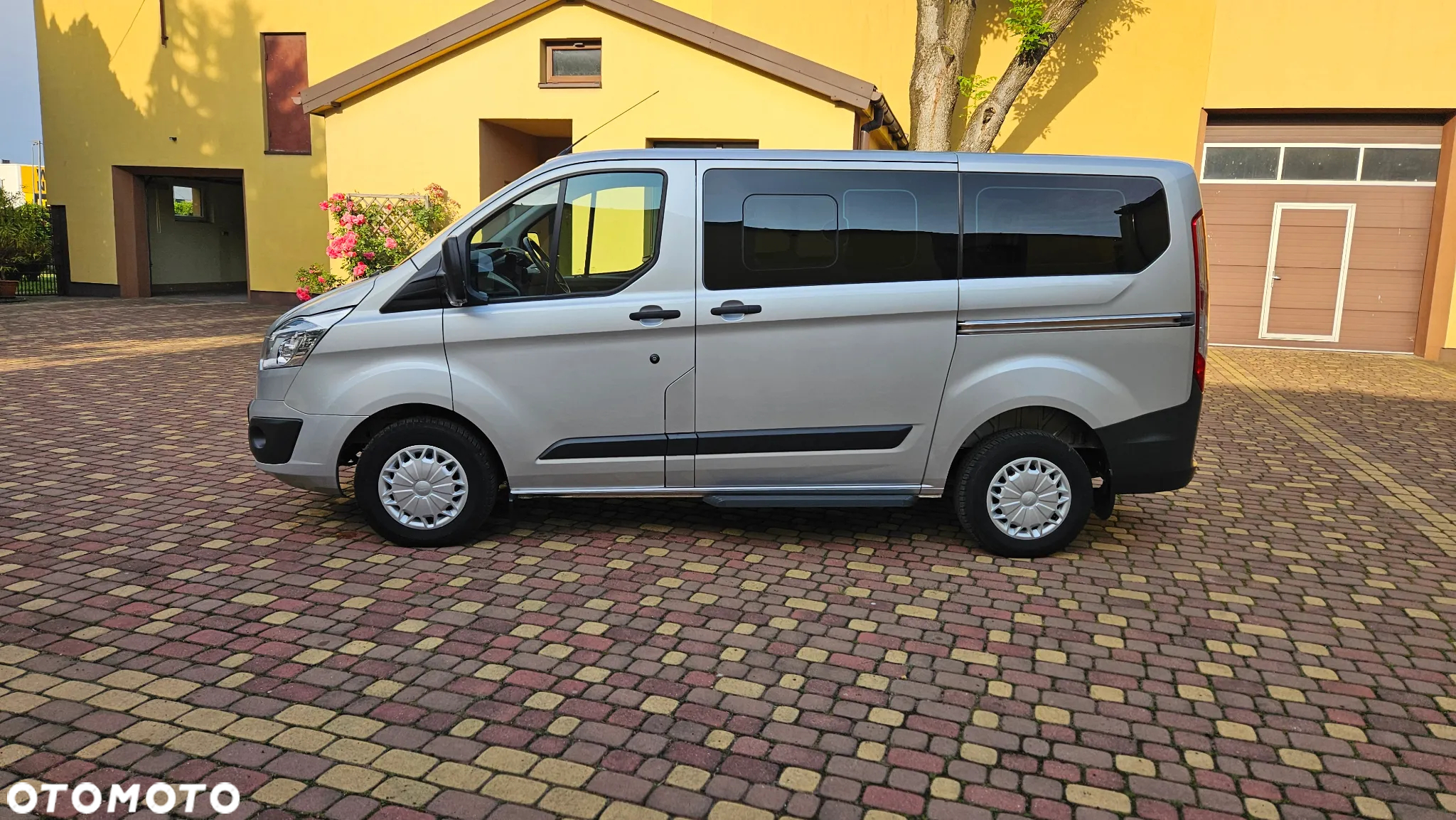 Ford Tourneo Custom - 10
