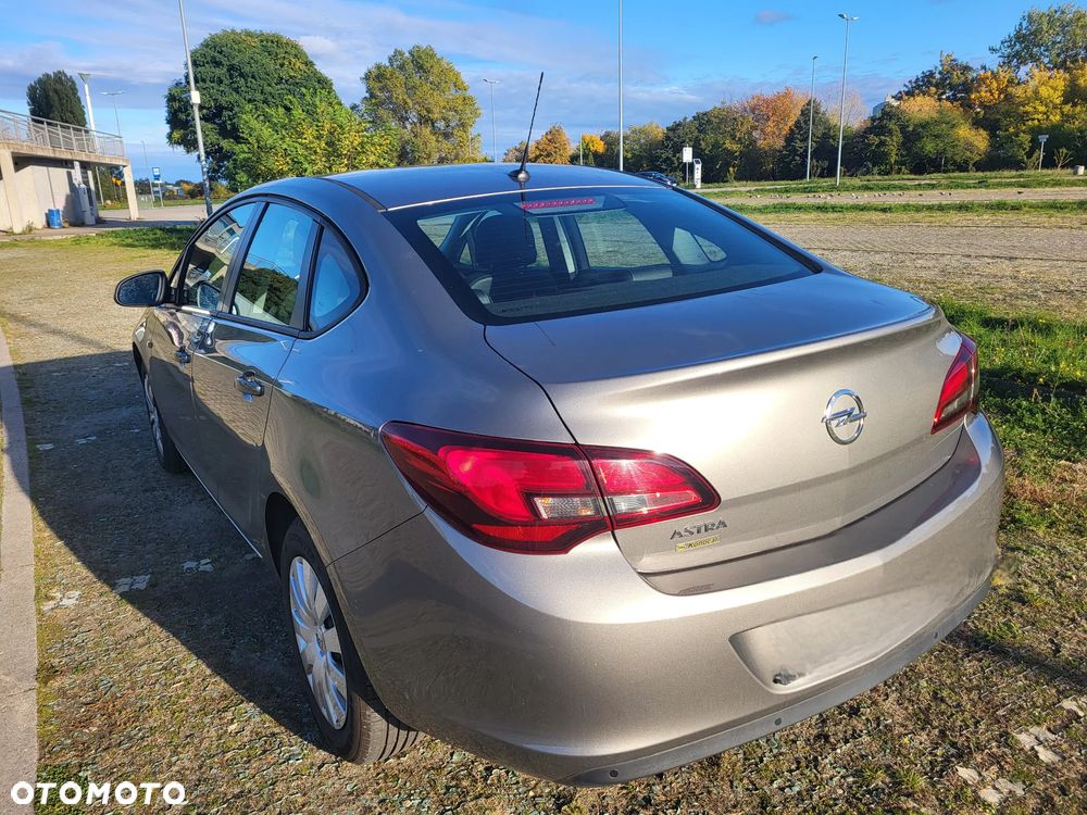 Opel Astra 2017 photo 2