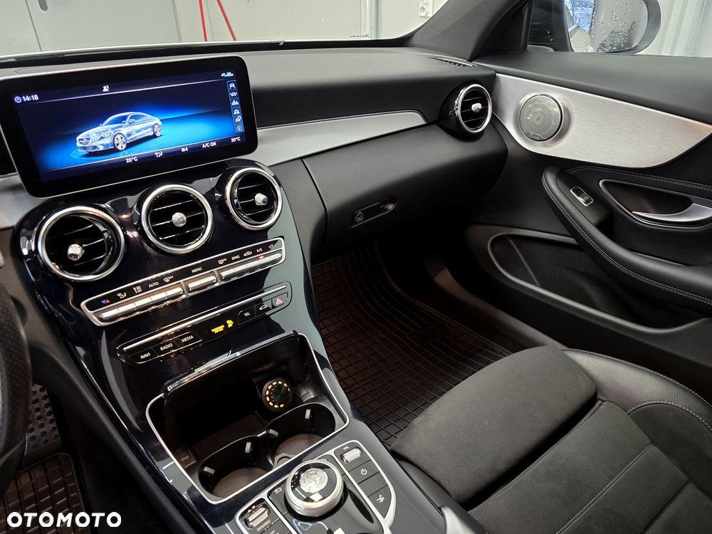 Mercedes-Benz Klasa C 220 d 4Matic 9G-TRONIC - 32