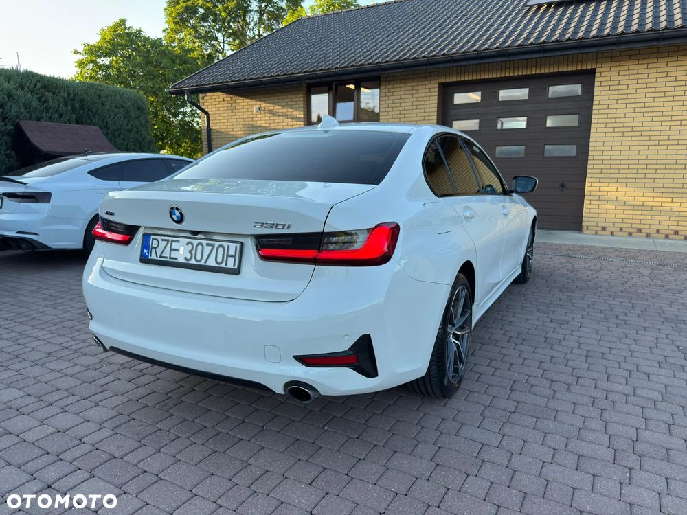 BMW Seria 3 330i xDrive Sport Line - 5