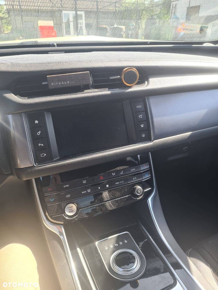 Jaguar XF 2.0 i4D AWD R-Sport - 10
