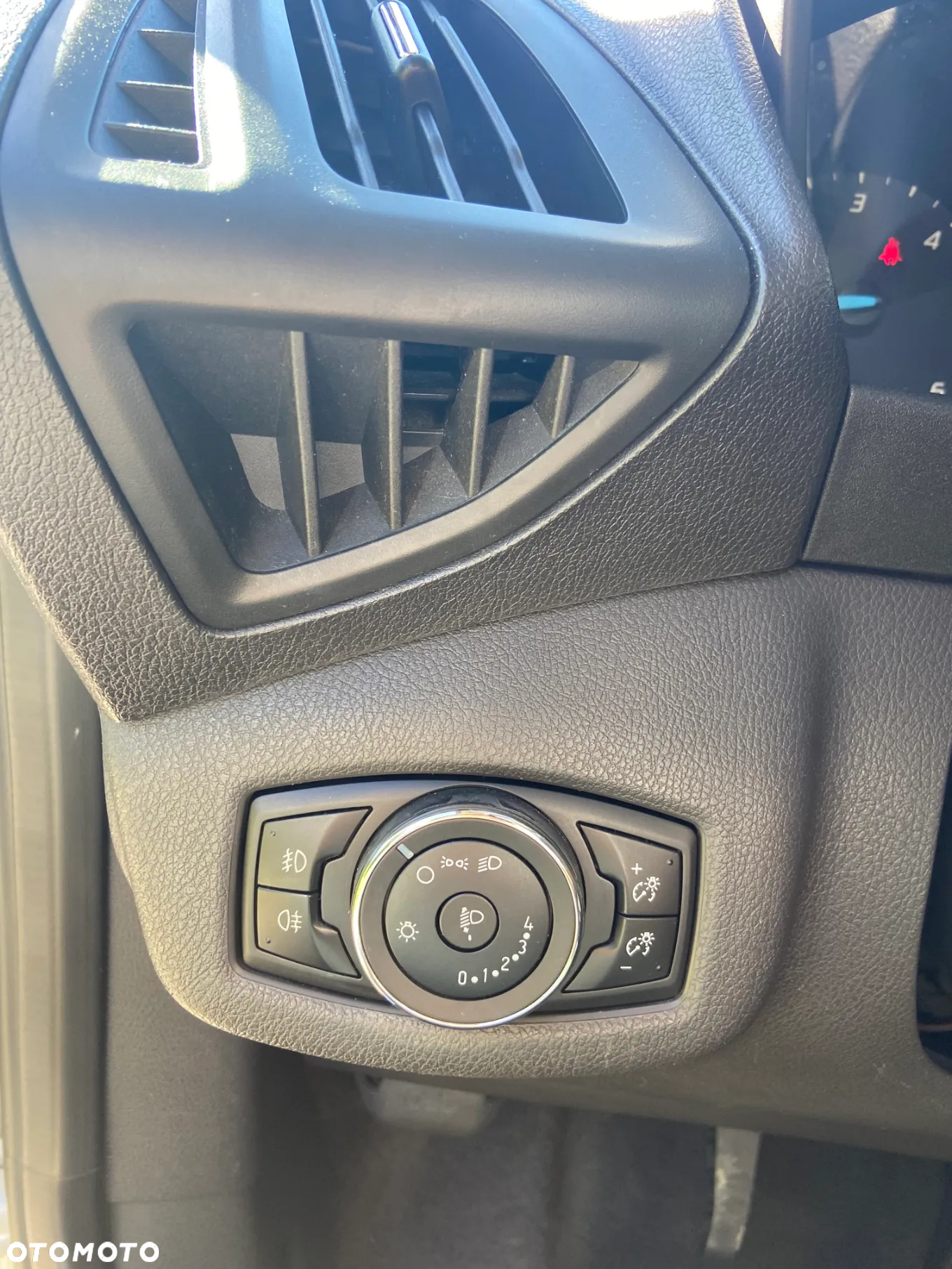 Ford Tourneo Connect 1.6 TDCi Trend - 22