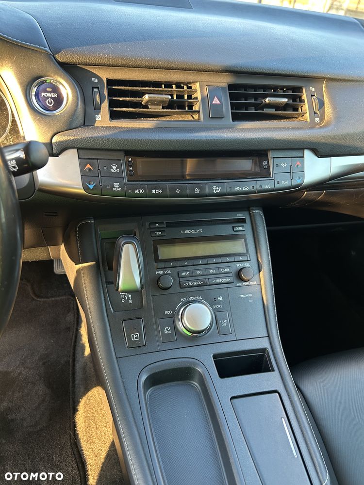 Lexus CT - 10
