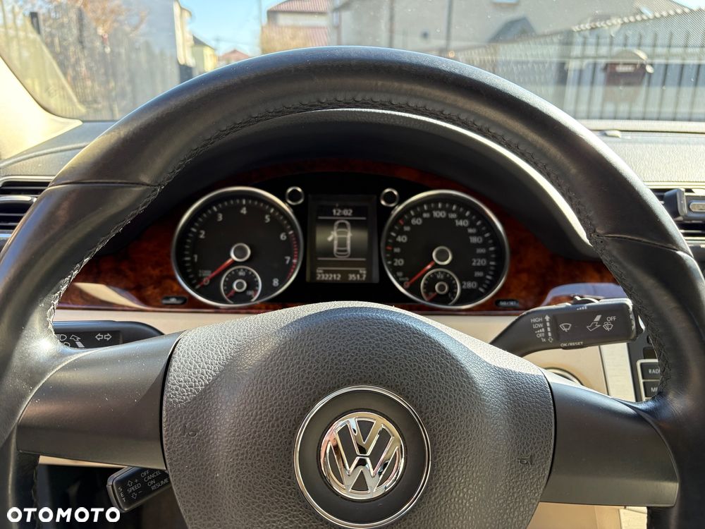 Volkswagen Passat 1.8 TSI Exclusive - 8