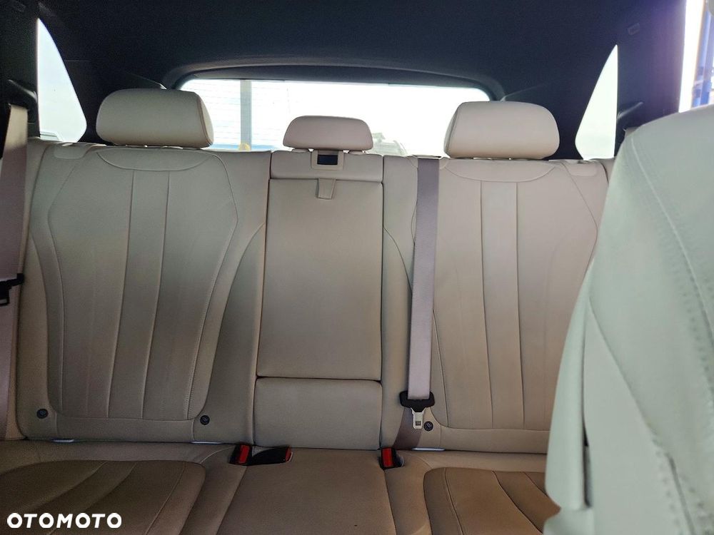 BMW X5 xDrive35i - 10