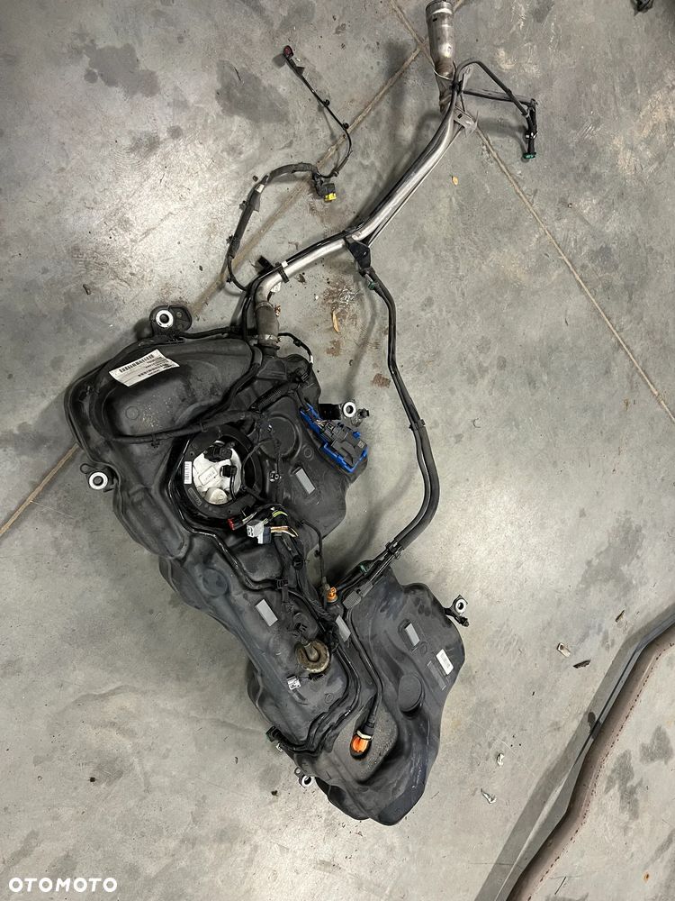 VOLVO XC 60 II Zbiornik paliwa kpl T5 2.0B przewody paliwowe - 1