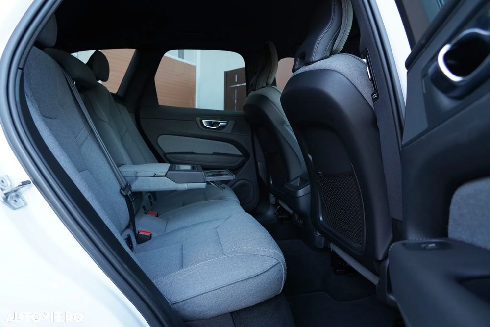 Volvo XC 60 B4 D AWD Ultimate Bright - 12